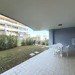 شقة Functional With A Spacious Fenced Garden *