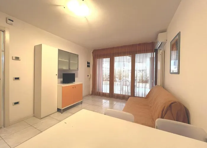 Functional With A Spacious Fenced Garden *